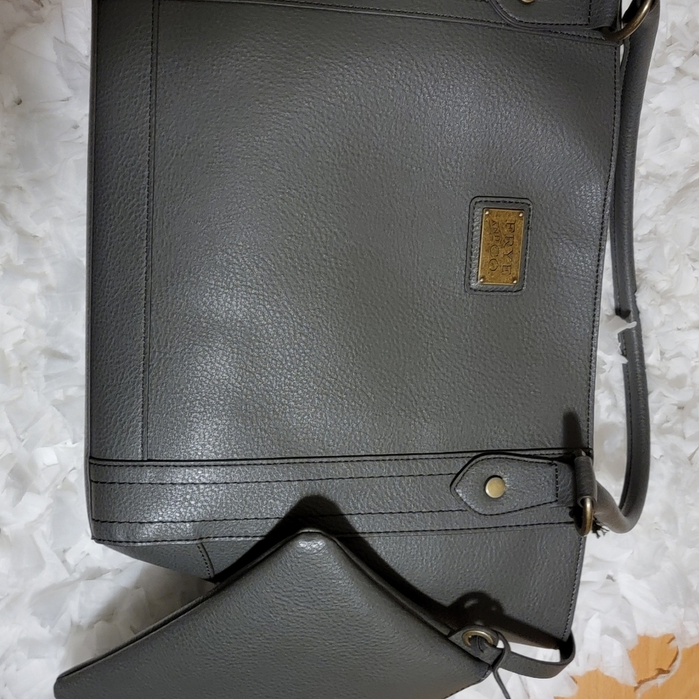 Elegant Gray Tote Bag with Pouch - Picture 7 of 7